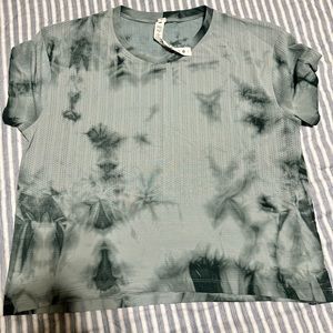 Lululemon train to be short sleeve